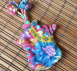 云南民族工藝品 集禮品、家居裝飾與日常實用于一體的文化瑰寶